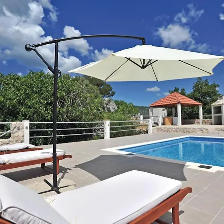 Pet Friendly Home In Kucice With Kitchen Holiday home