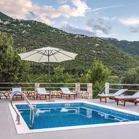 Pet Friendly Home In Kucice With Kitchen Holiday home *